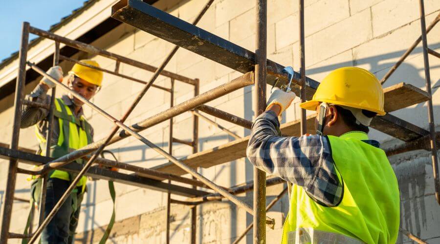 Professional gutter cleaning in Chadwick, IL